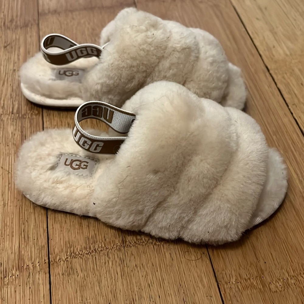 UGG Fluff Yeah Slide (size 11 kids)
